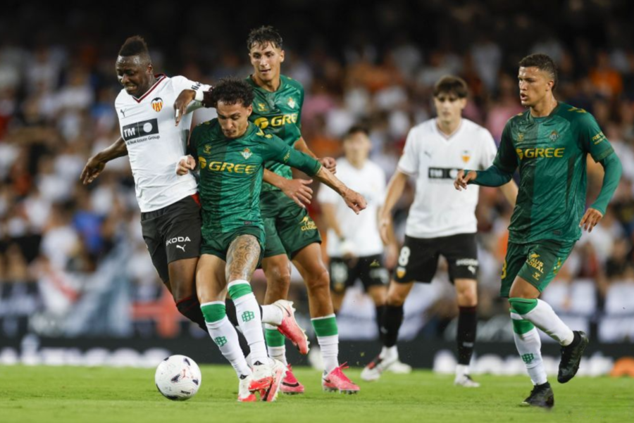Valencia CF vs Real Betis (02:00 - 26/08)